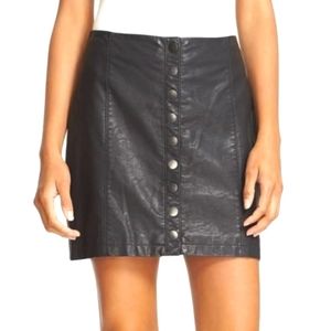 FREE PEOPLE 'Oh Snap' Faux Leather Mini Skirt Sz 4 *Like New*